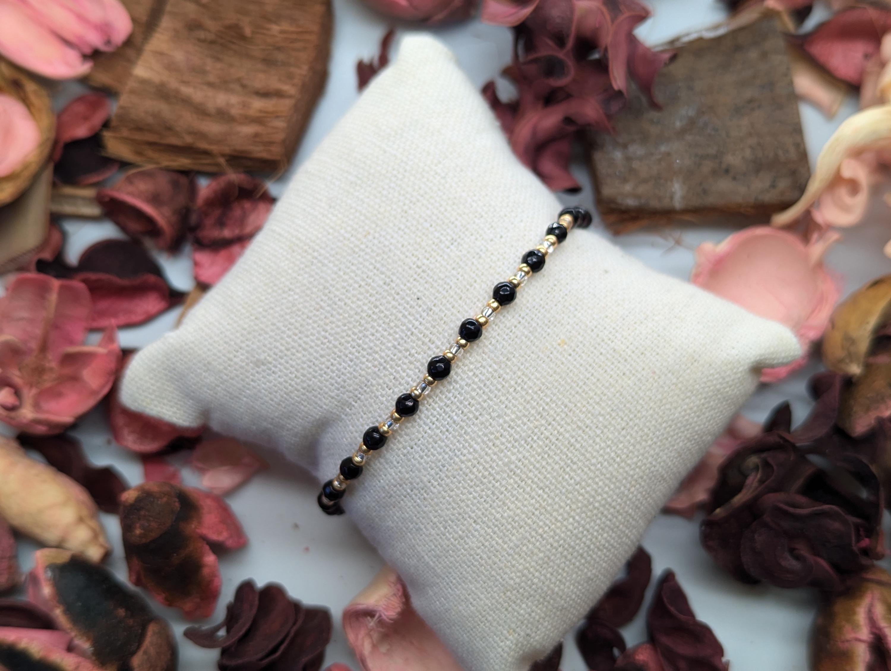 Armband für den Alltag, Boho-Schmuck, Geschenk für Sie, Perlenarmband, Stapelbares Armband zum Layering, Freundschaftsarmband, Geschenk für Sie