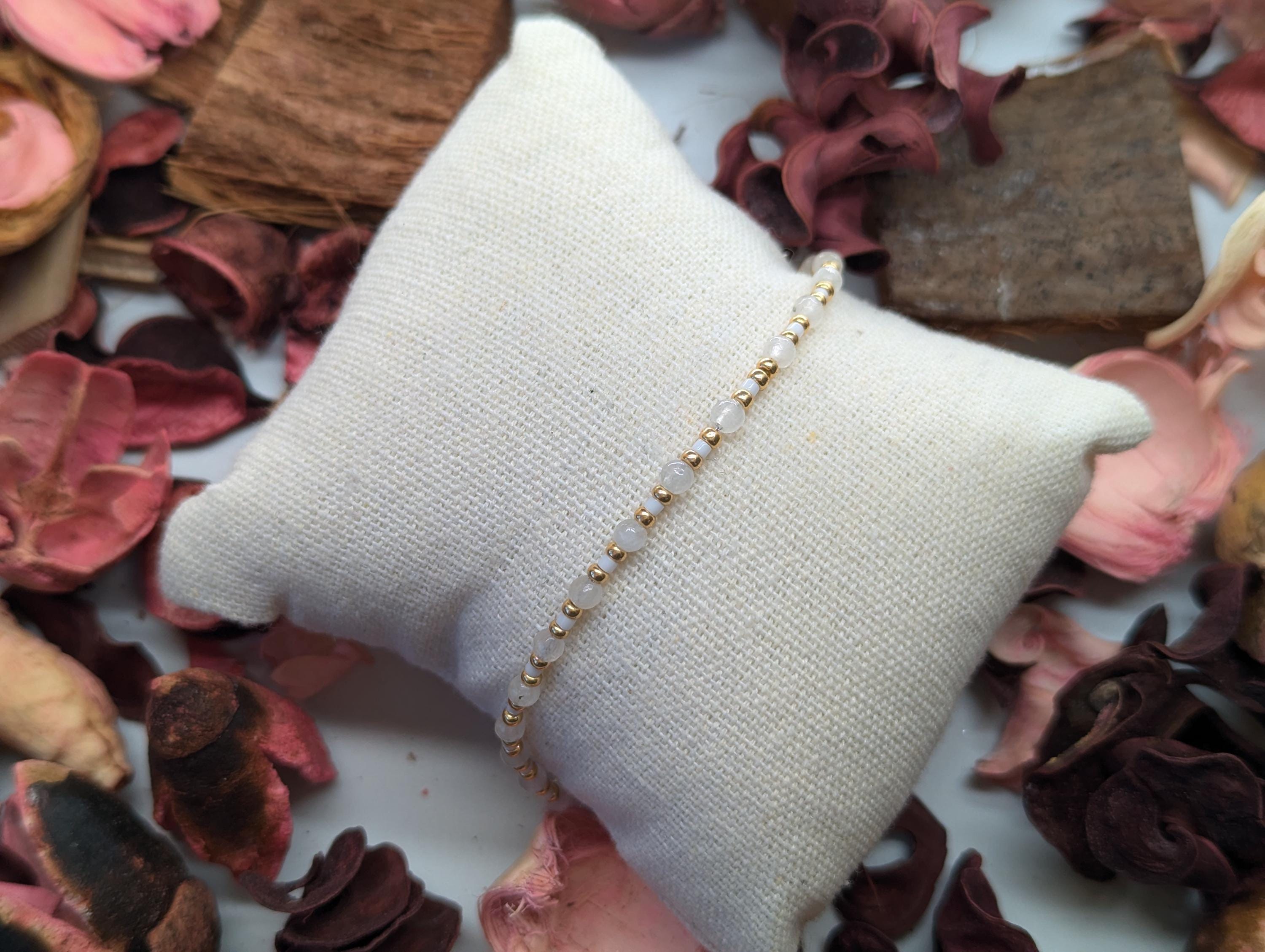 Armband für den Alltag, Boho-Schmuck, Geschenk für Sie, Perlenarmband, Stapelbares Armband zum Layering, Freundschaftsarmband, Geschenk für Sie