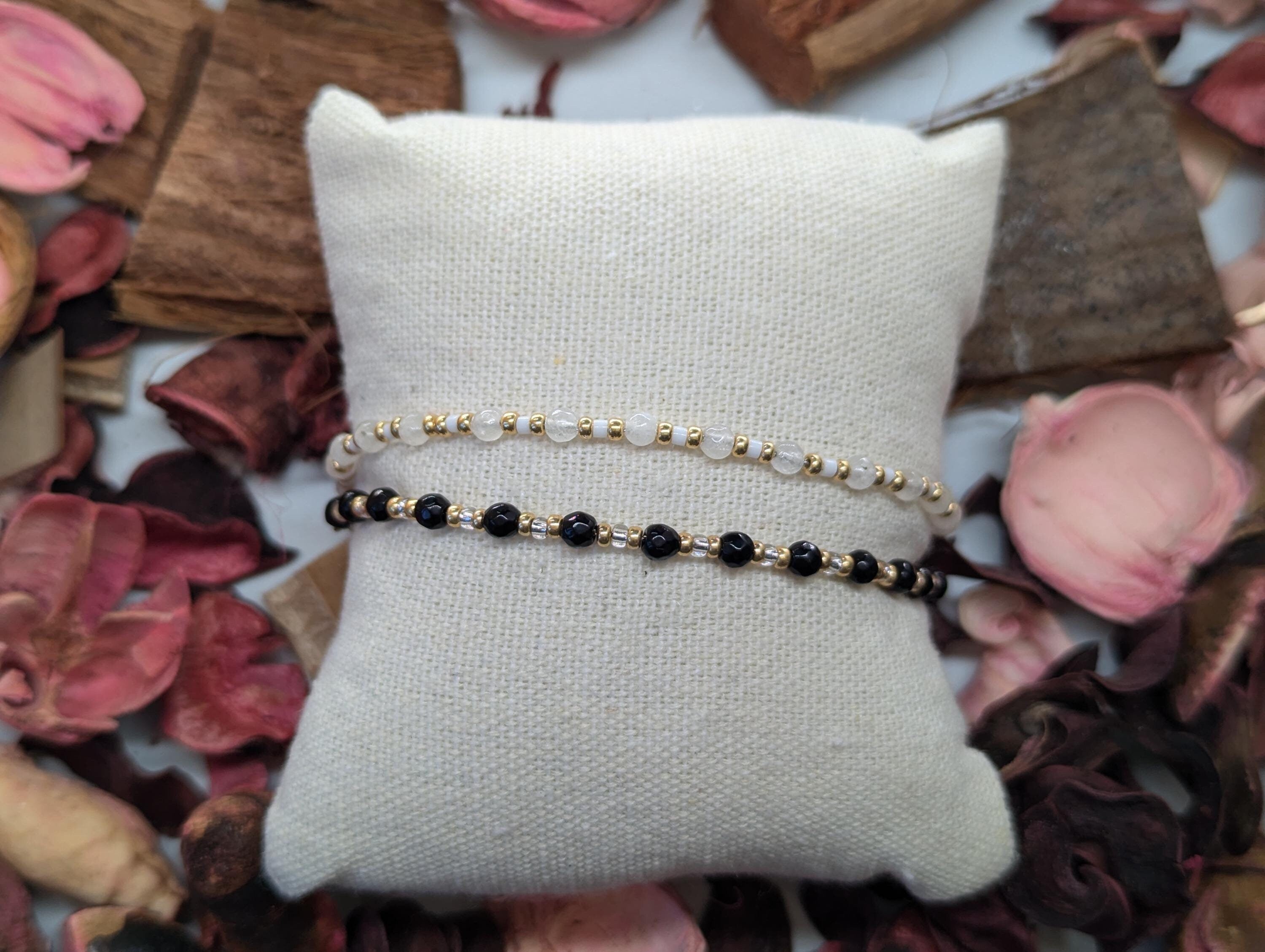 Armband für den Alltag, Boho-Schmuck, Geschenk für Sie, Perlenarmband, Stapelbares Armband zum Layering, Freundschaftsarmband, Geschenk für Sie