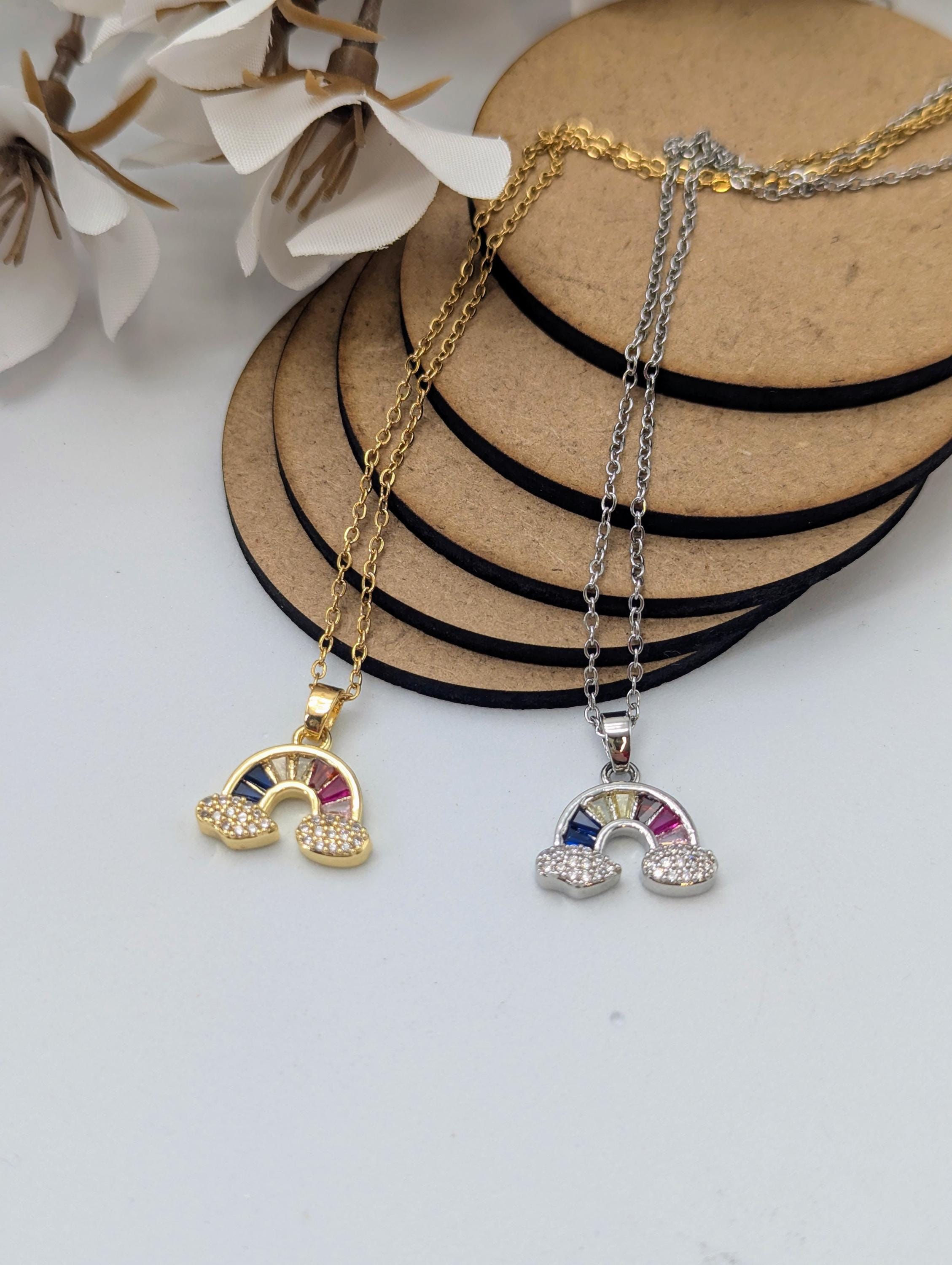 Zierlicher Schmuck für jeden Tag, Halskette mit Regenbogen-Anhänger, Halskette für jeden Tag, Silberkette für die beste Freundin, Goldkette, Geschenk für Sie