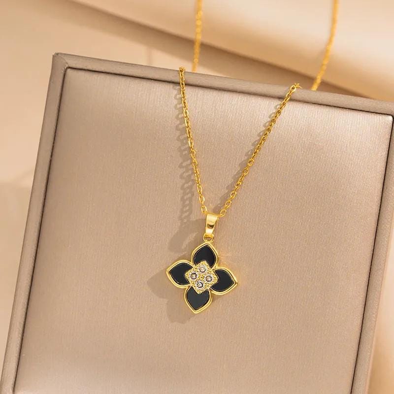 Minimalistischer Schmuck für jeden Tag Halskette mit goldenem Blumenanhänger Statement Schmuck Goldkette Jahrestagsgeschenk für Sie