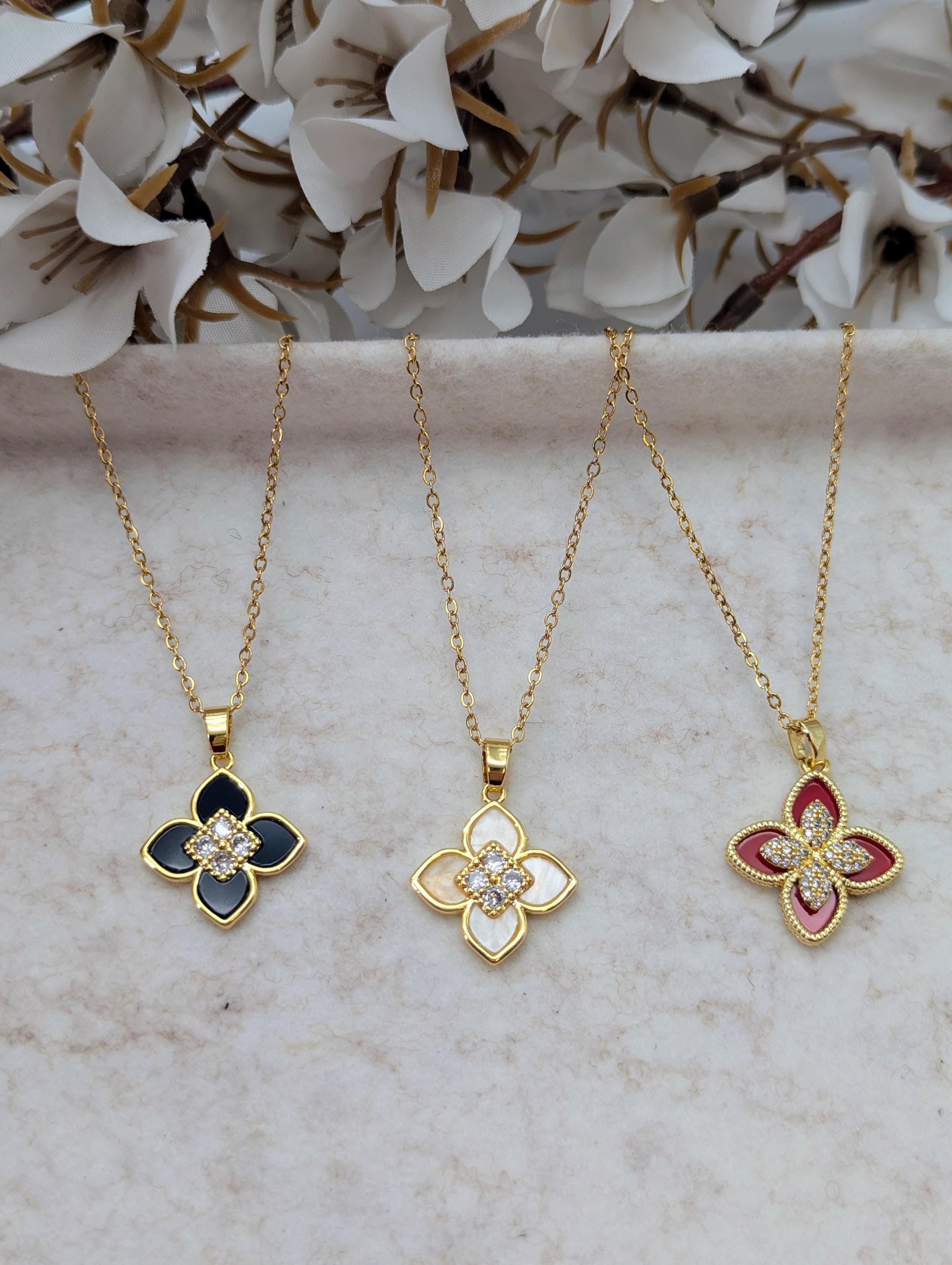 Minimalistischer Schmuck für jeden Tag Halskette mit goldenem Blumenanhänger Statement Schmuck Goldkette Jahrestagsgeschenk für Sie