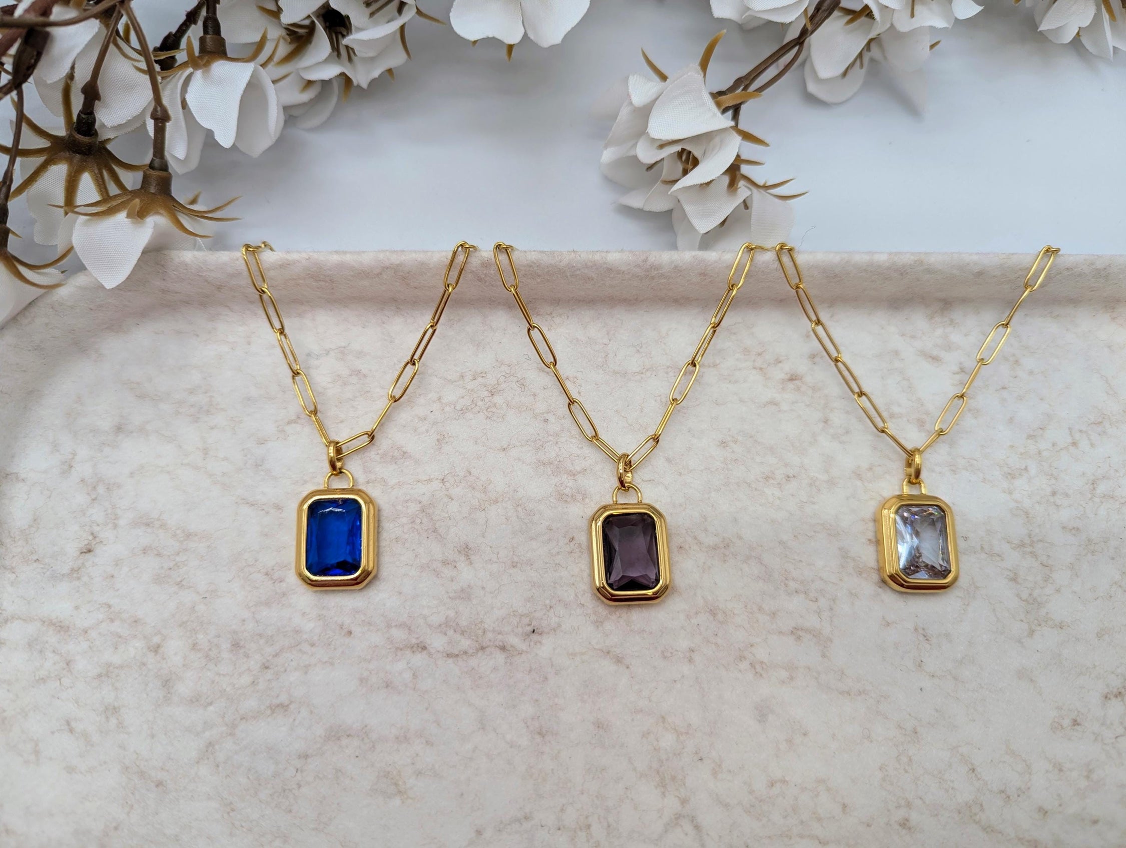 Collar con colgante vintage, en color dorado.