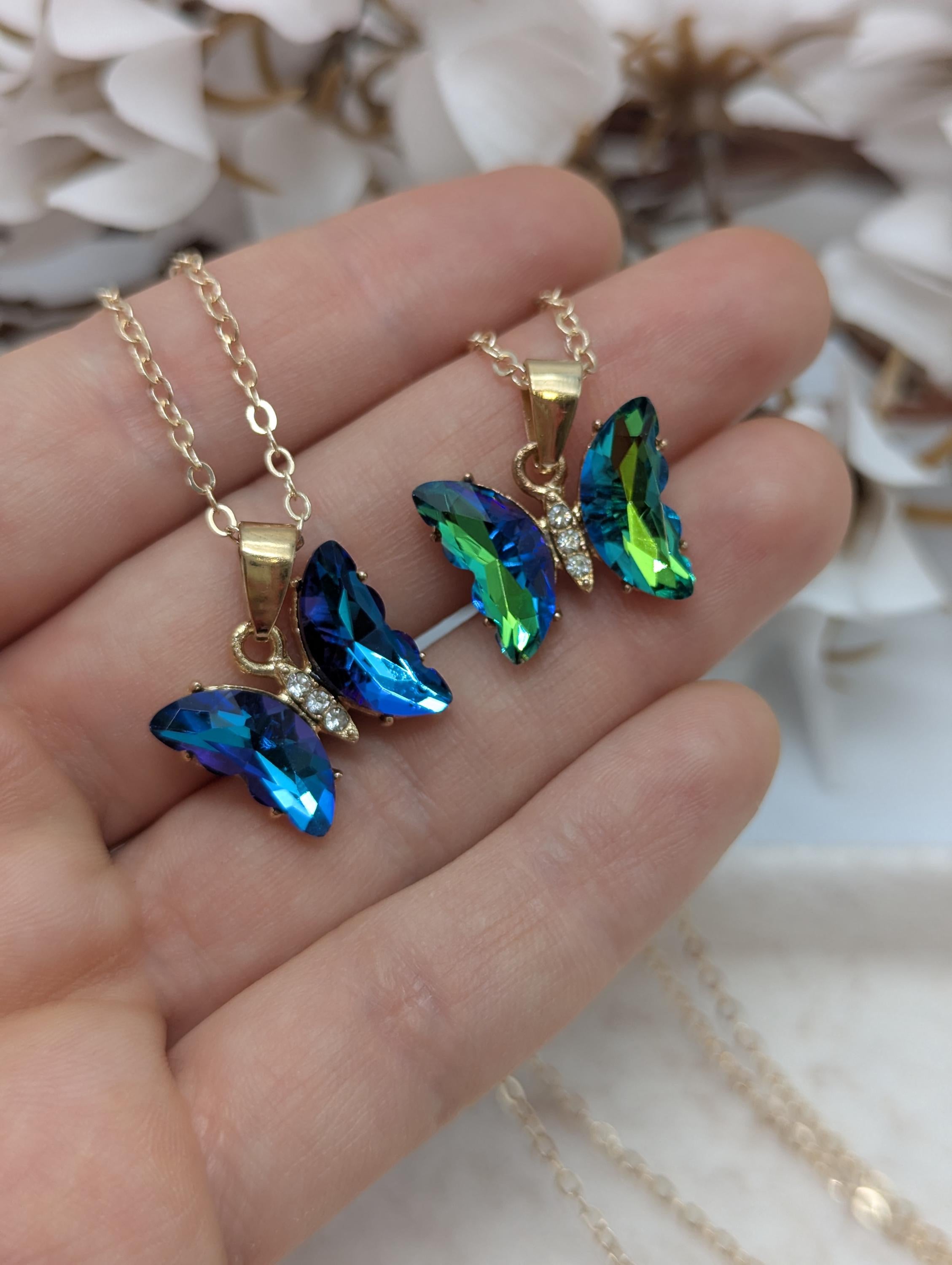 Minimalistischer Schmuck für jeden Tag, Halskette mit Schmetterlingsanhänger, Schmuck für den Frühling, Schmetterlingskette, Geschenkidee, Jahrestagsgeschenk für Sie