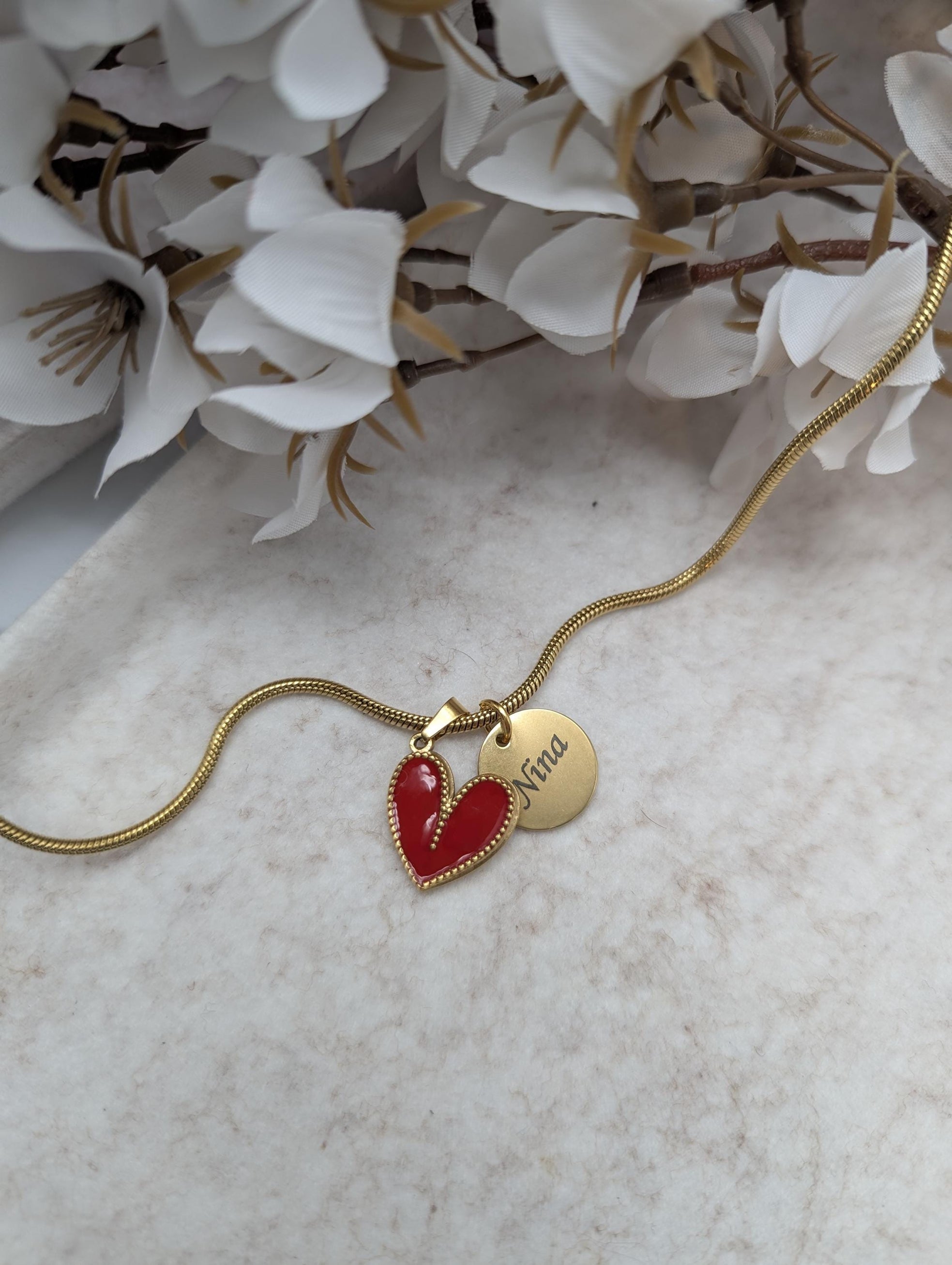 Collar personalizado con nombre grabado.