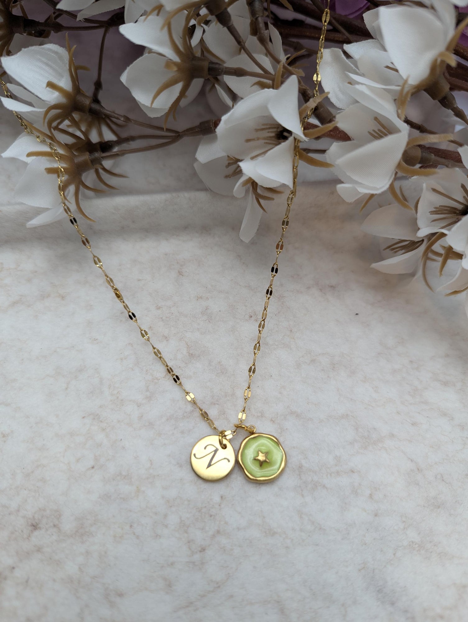 Collar personalizado con nombre grabado.