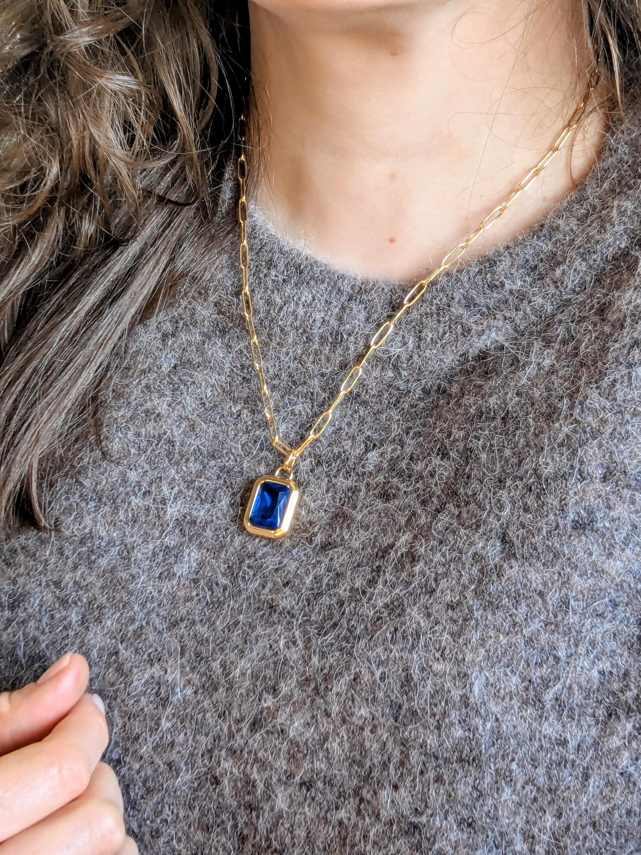 Collar con colgante vintage, en color dorado.