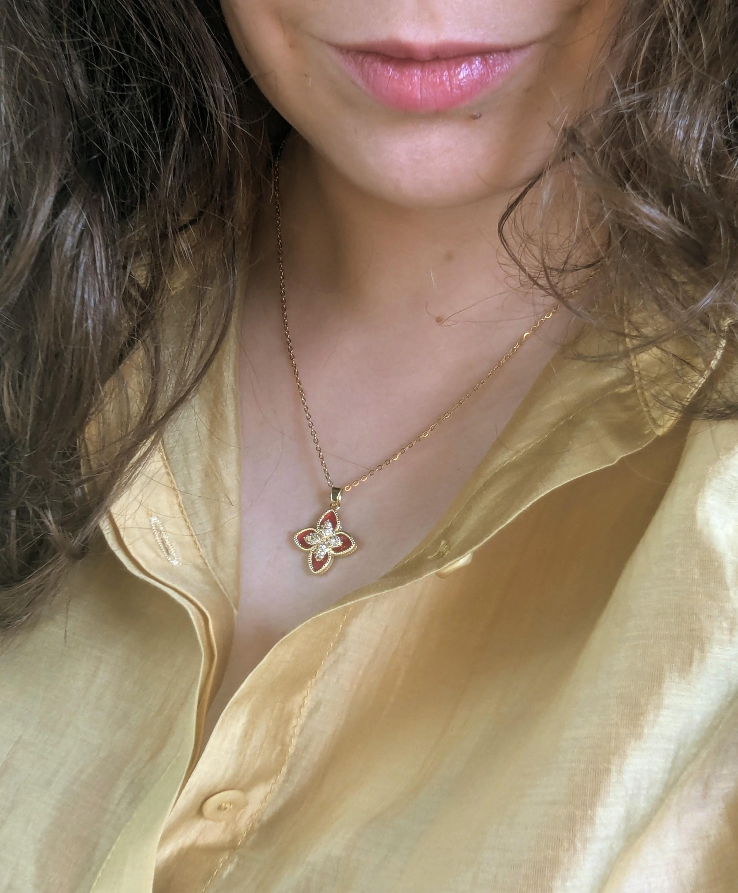 Minimalistischer Schmuck für jeden Tag Halskette mit goldenem Blumenanhänger Statement Schmuck Goldkette Jahrestagsgeschenk für Sie