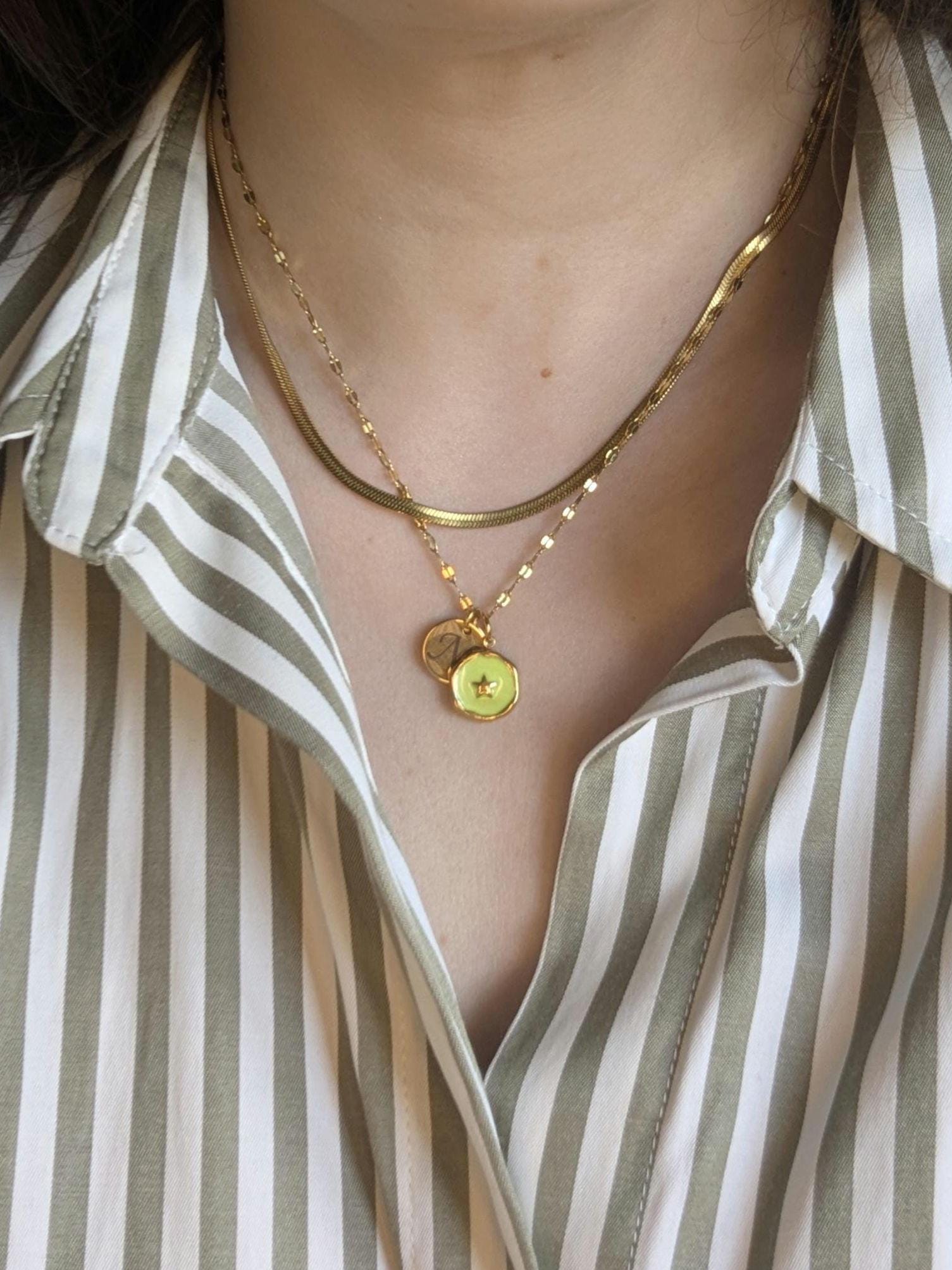 Collar personalizado con nombre grabado.