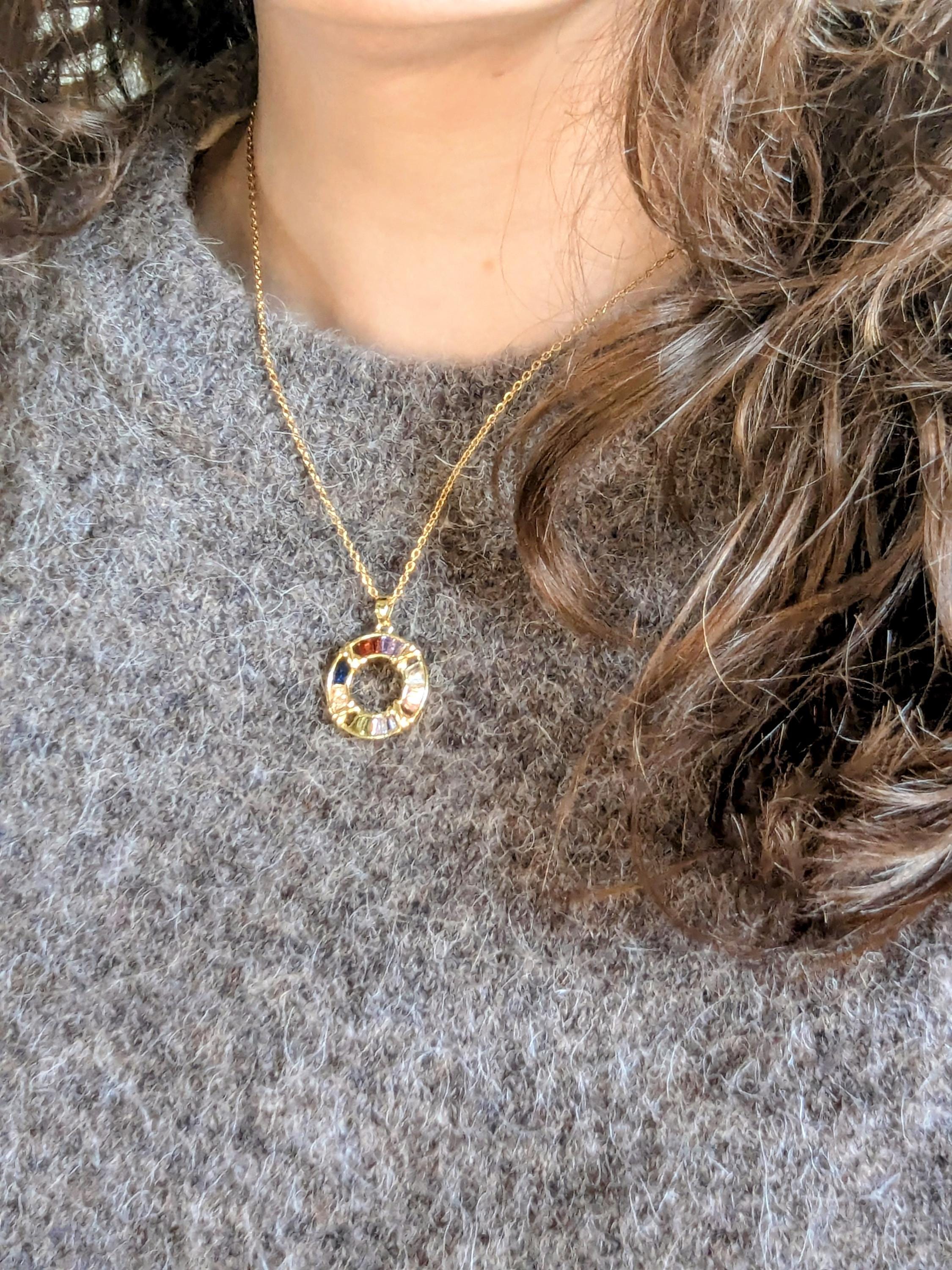 Collar con colgante redondo, chapado en oro de 18K de estilo minimalista, en color plateado y dorado.