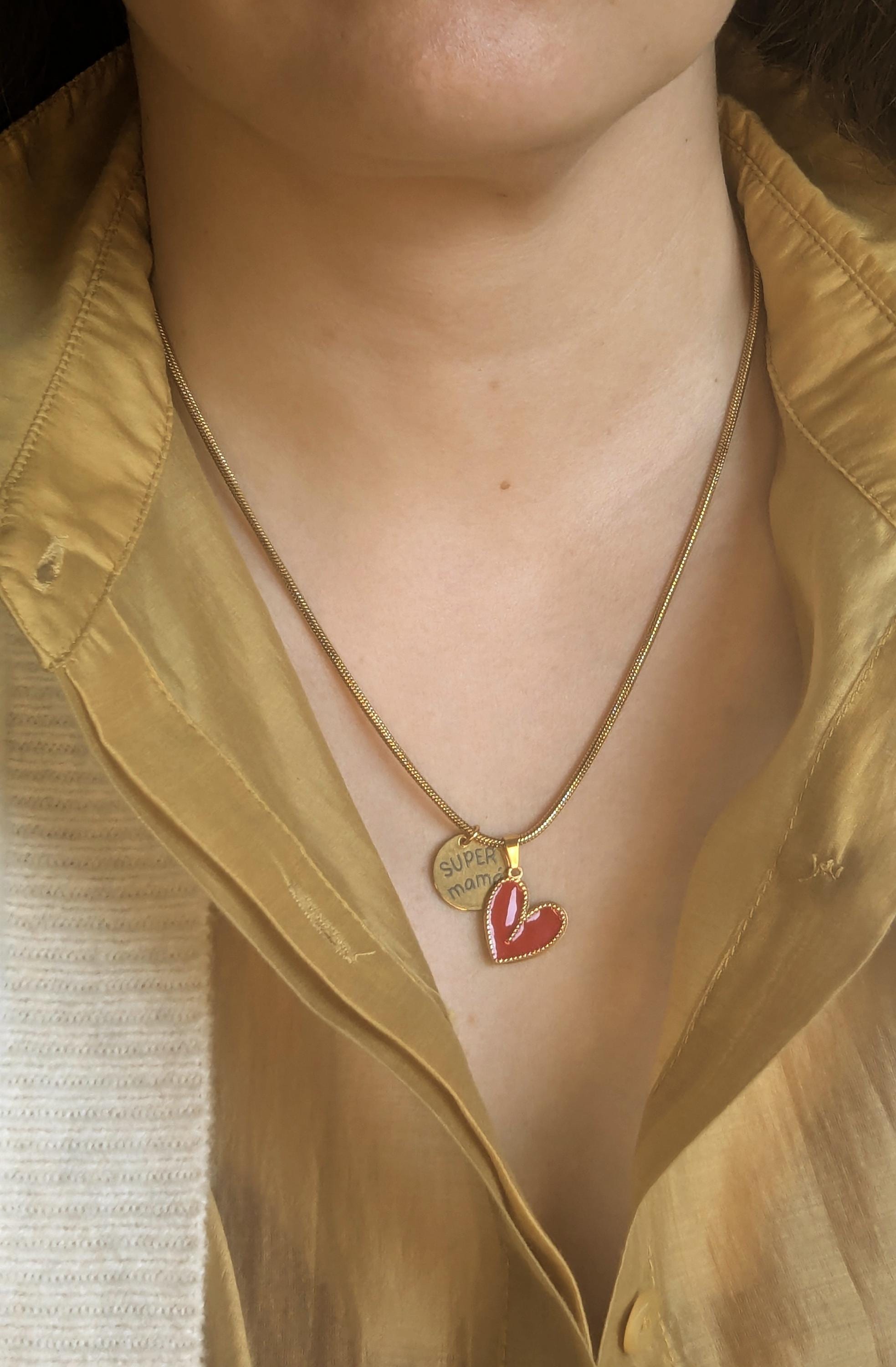 Collar personalizado con nombre grabado.