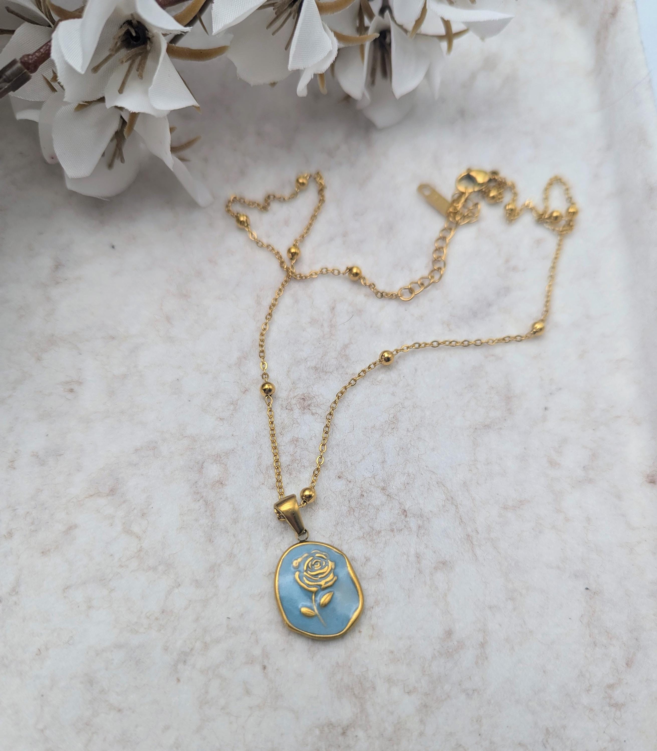 Minimalistischer Schmuck für jeden Tag Halskette mit Rosenanhänger Halskette für jeden Tag Blumenschmuck Idee für Goldkette Geschenk für Sie
