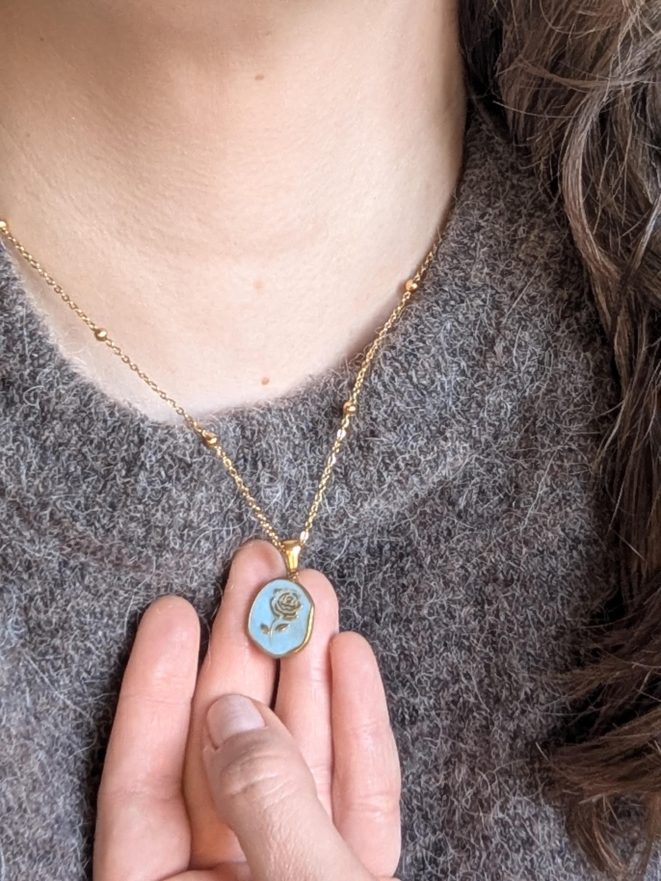 Minimalistischer Schmuck für jeden Tag Halskette mit Rosenanhänger Halskette für jeden Tag Blumenschmuck Idee für Goldkette Geschenk für Sie